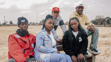 Travis Jr , Calvin Shaw & Toxiq - Isbhanxa (feat. Nomcebo Vocals & Happiness Priddy) Afro House King